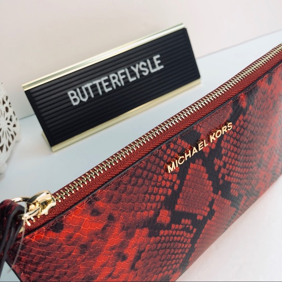 Michael Kors Jet Set LG Zip Clutch - Picture 6 of 6